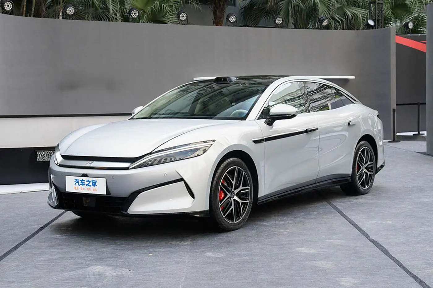 BYD переходит на платформу 1000 В с зарядкой 5C