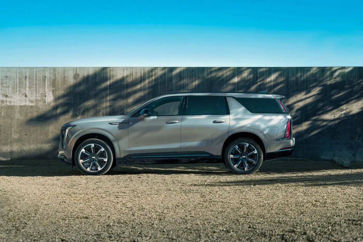 Cadillac удлинила электрический Escalade IQ до версии L