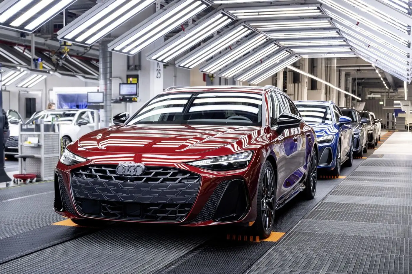 Аэродинамика лучше, багажник скромнее: рассказываем про новый универсал Audi A6 Avant