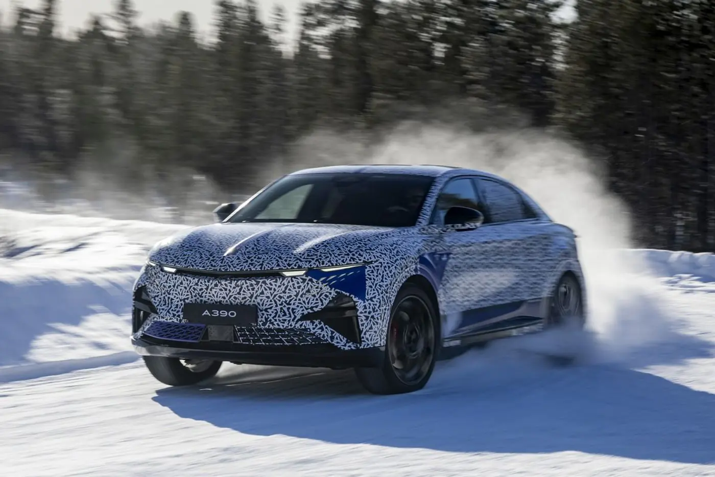 Электрические Alpine A390 и Mercedes GLC прошли испытание холодом