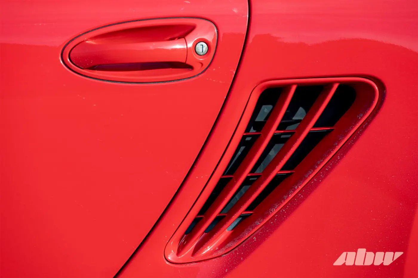Шесть лет с мотором за спиной: история любви к Porsche Cayman S