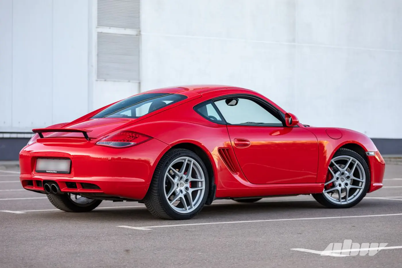 Шесть лет с мотором за спиной: история любви к Porsche Cayman S