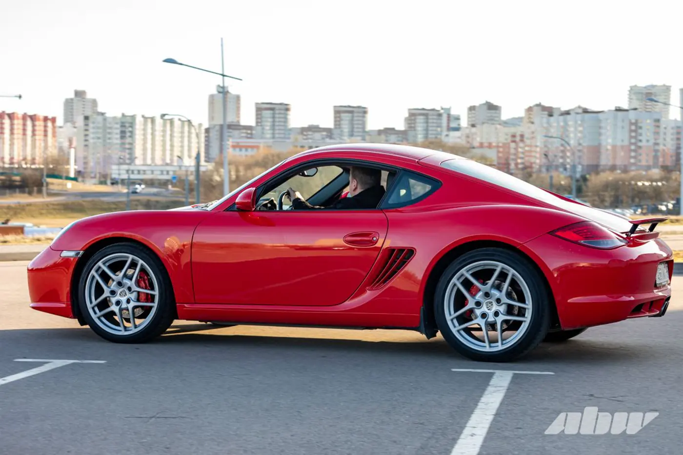 Шесть лет с мотором за спиной: история любви к Porsche Cayman S