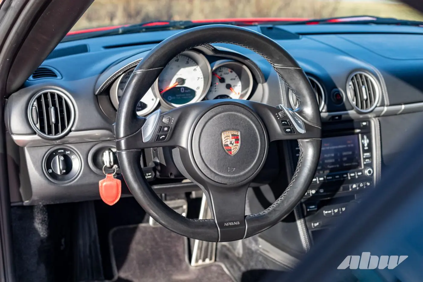 Шесть лет с мотором за спиной: история любви к Porsche Cayman S