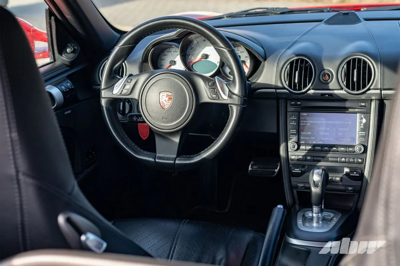 Шесть лет с мотором за спиной: история любви к Porsche Cayman S