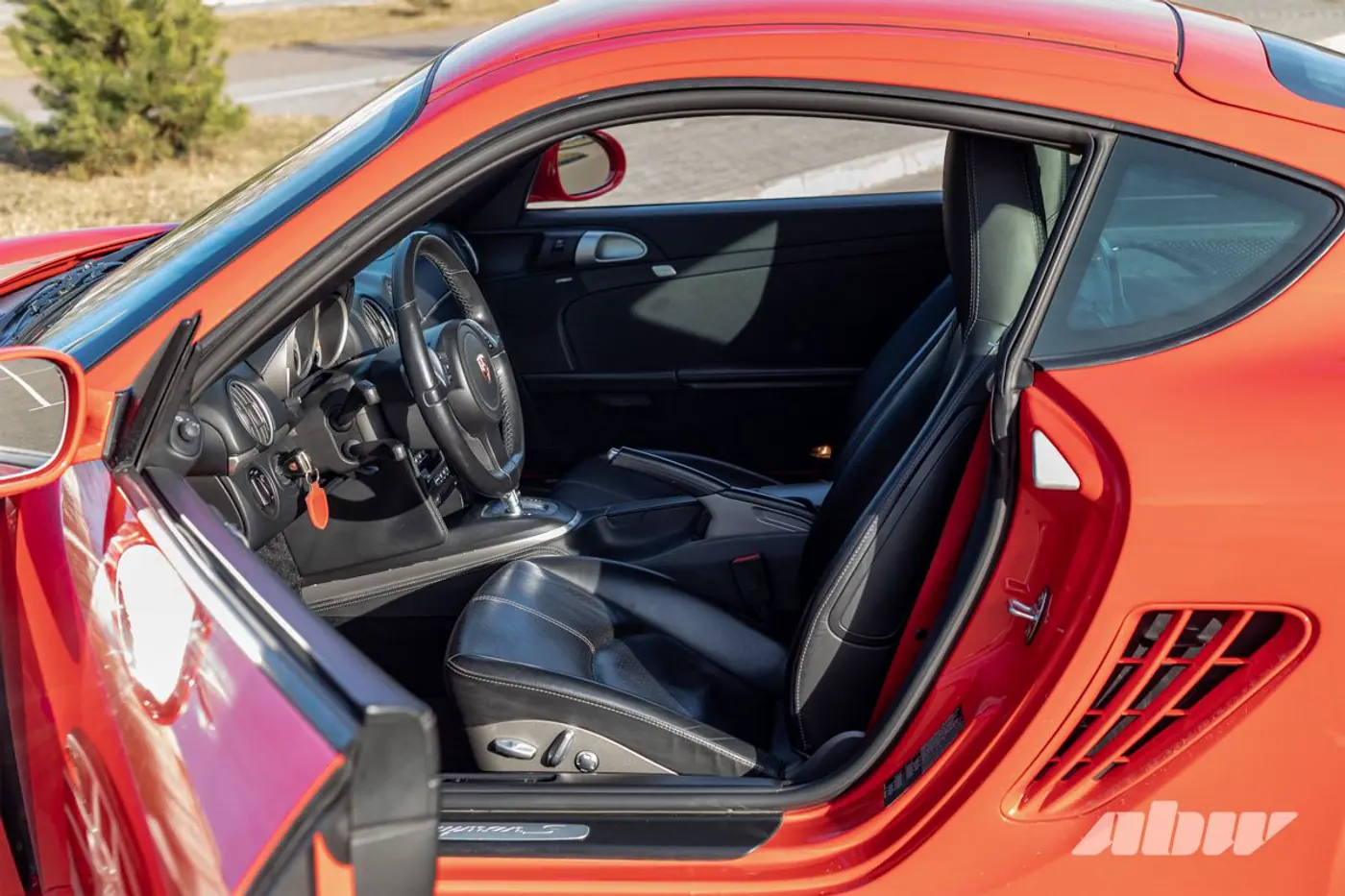 Шесть лет с мотором за спиной: история любви к Porsche Cayman S