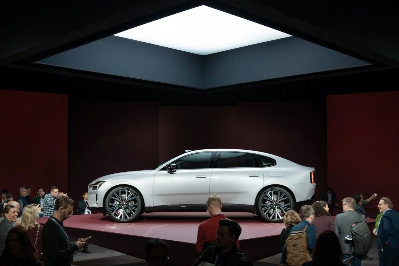 800 вольт и до 700 км без подзарядки: знакомимся с лифтбеком Volvo ES90