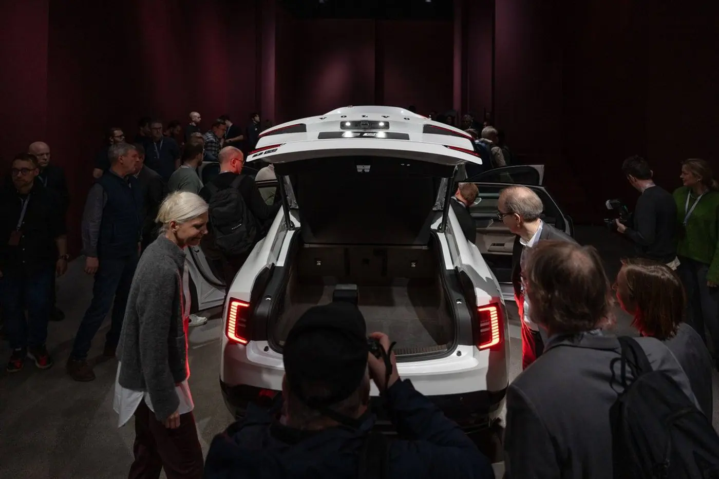 800 вольт и до 700 км без подзарядки: знакомимся с лифтбеком Volvo ES90
