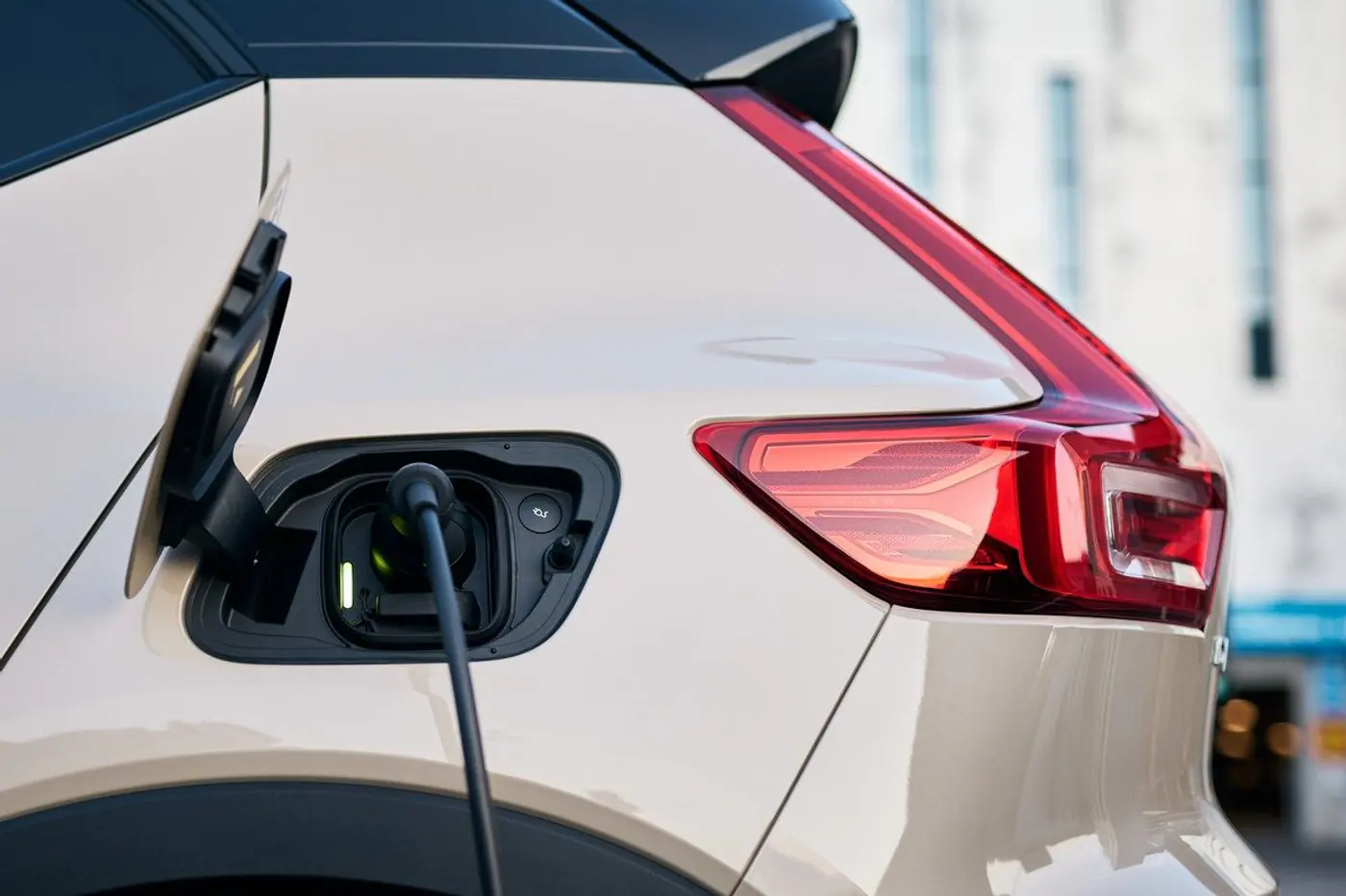 800 вольт и до 700 км без подзарядки: знакомимся с лифтбеком Volvo ES90