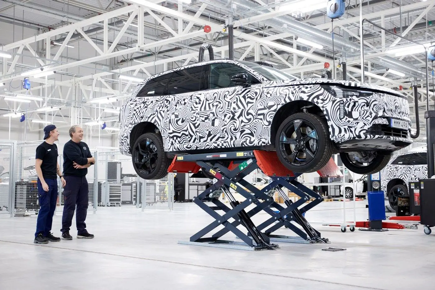 800 вольт и до 700 км без подзарядки: знакомимся с лифтбеком Volvo ES90