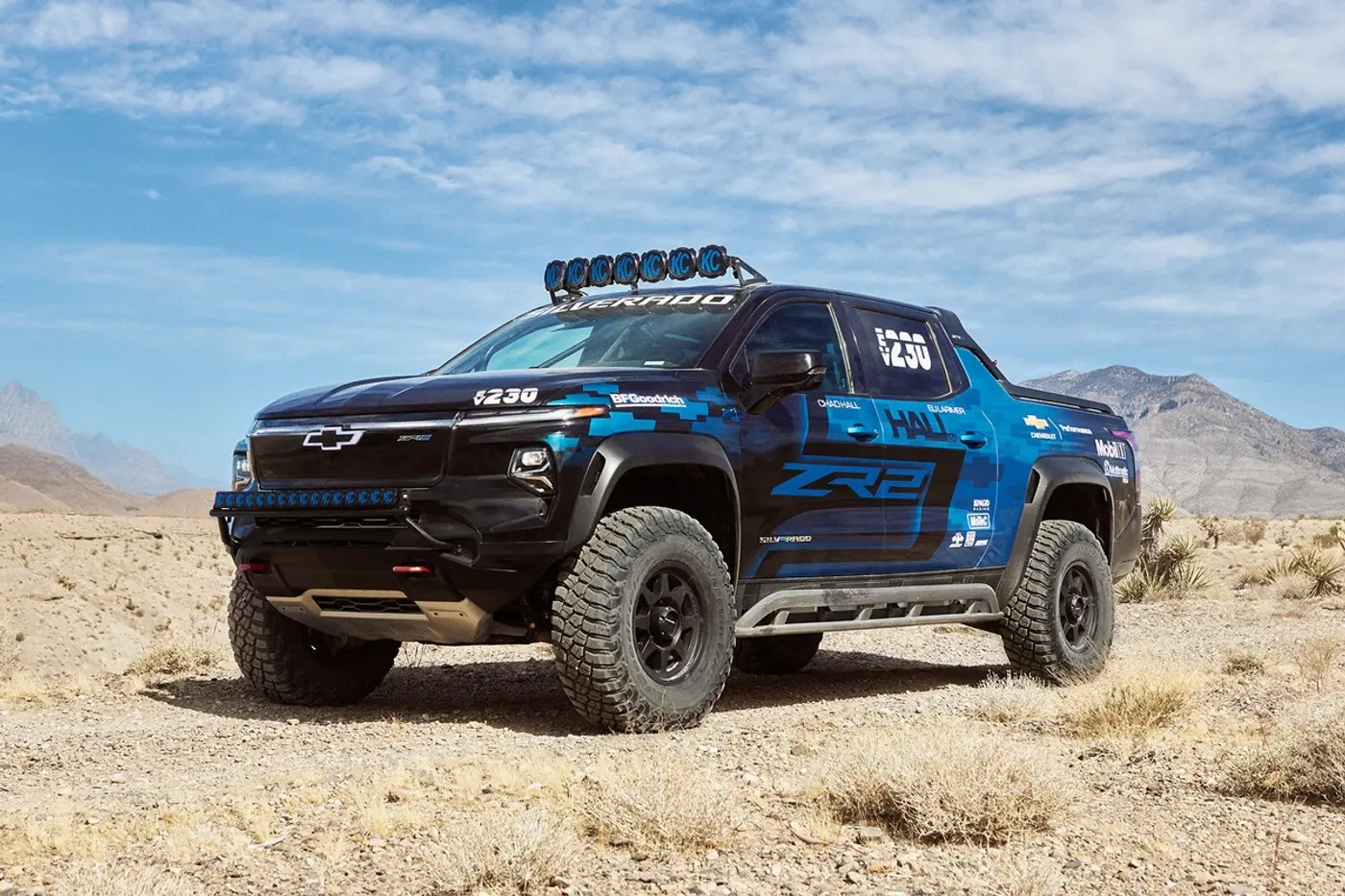 Электрический Chevrolet Silverado EV подготовили для гонки в пустыне