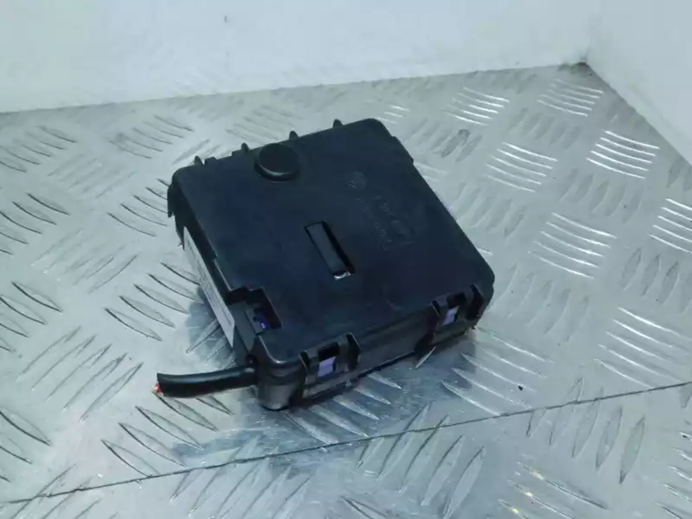 Короб предохранителей к BMW X3 2005