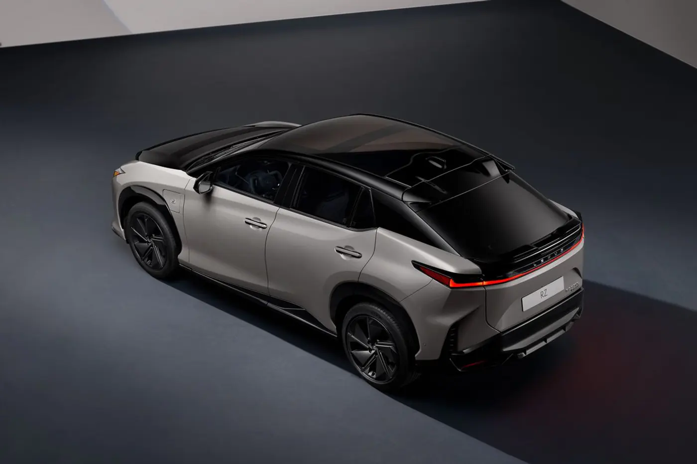Обновленный кроссовер Lexus RZ получил руль «по проводам»