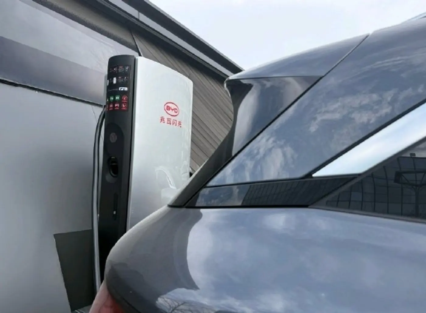 Как заправить авто с ДВС: BYD представит инновационную платформу