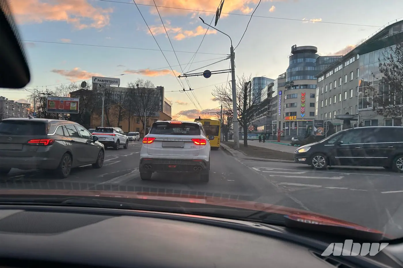 «Недержание» дистанции: проверяем, как быстрее ехать в городских условиях