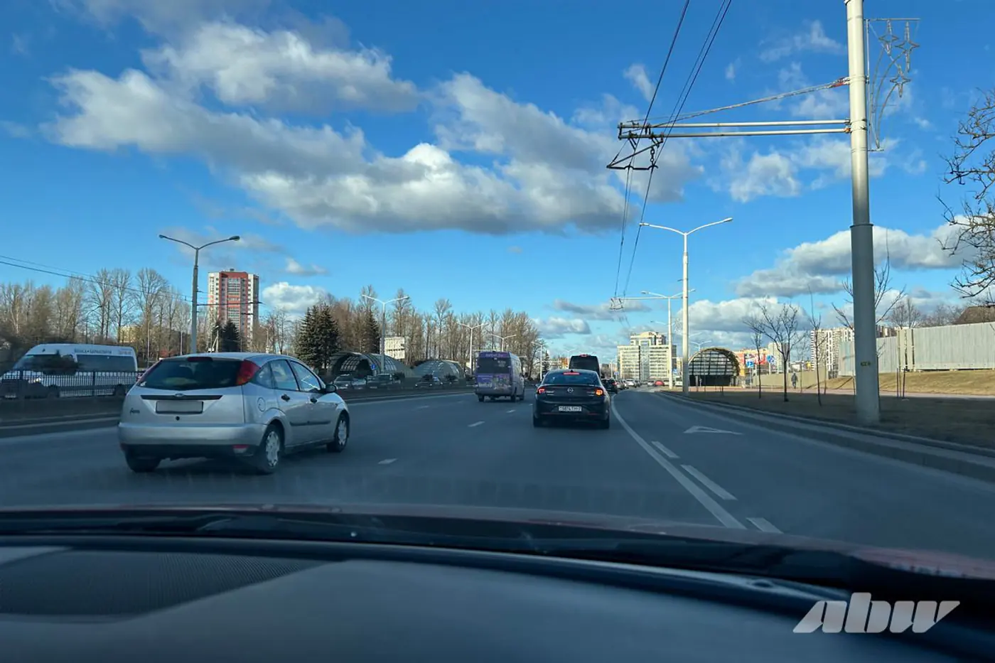 «Недержание» дистанции: проверяем, как быстрее ехать в городских условиях