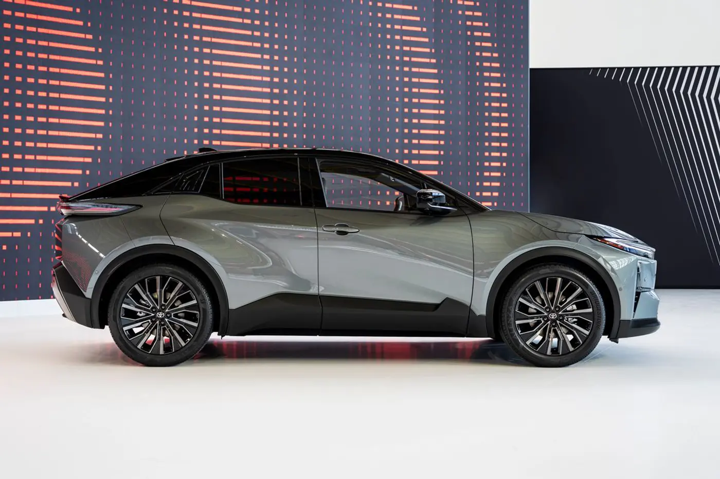 Электрошок: смотрим на новые электромобили Toyota для Европы