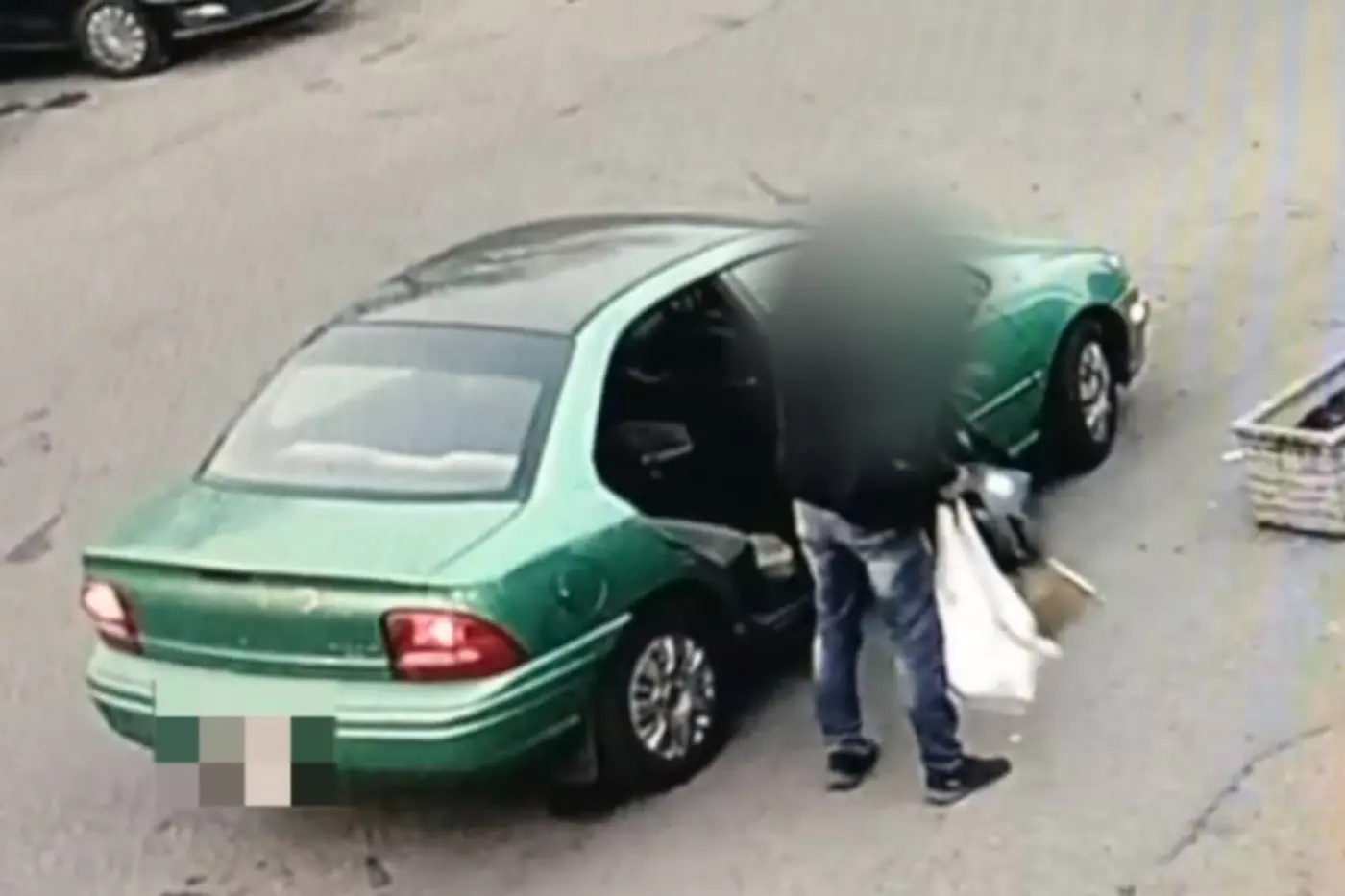 Что может случиться, если оставить автомобиль незапертым: видео из Минска