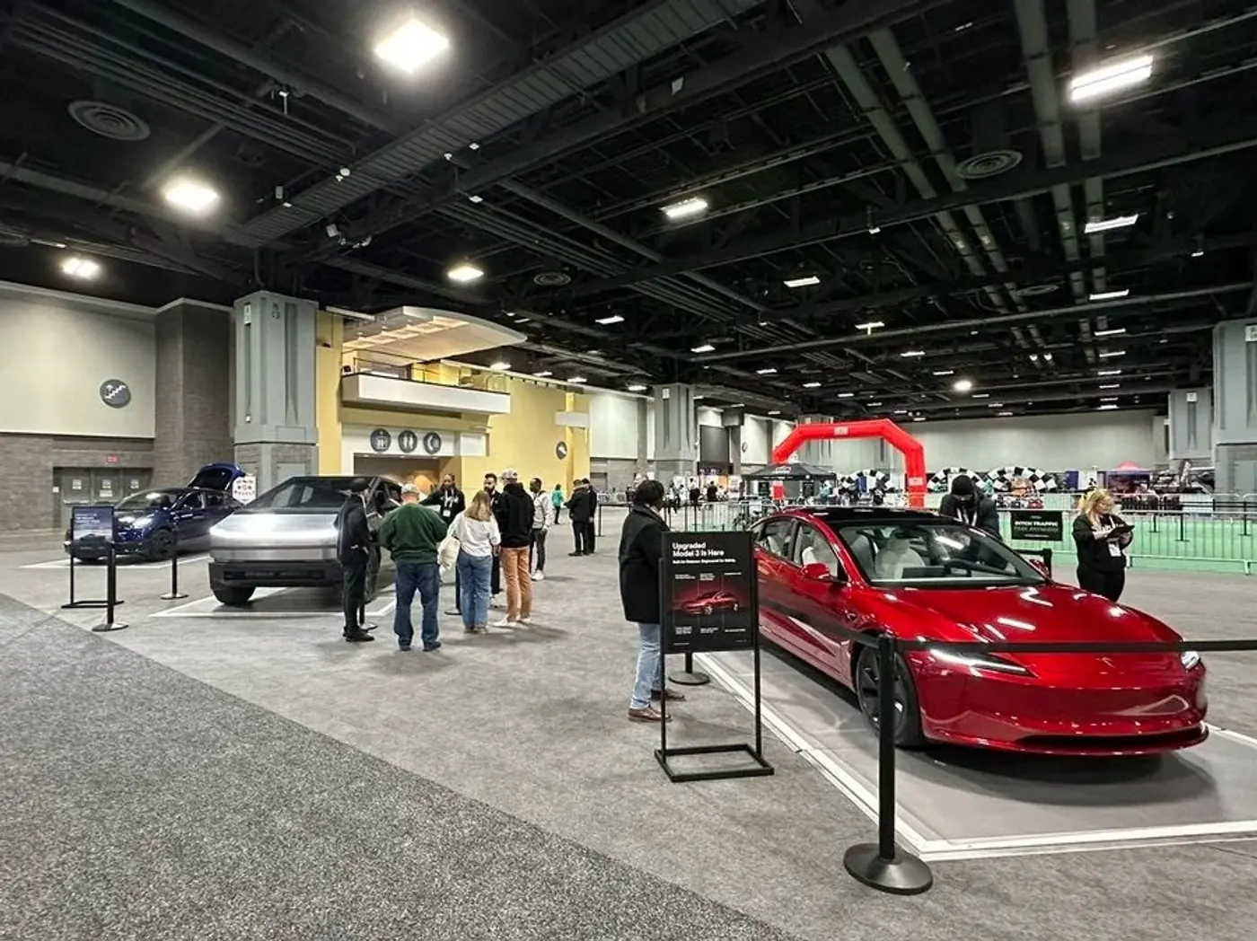Tesla не пустили на автосалон в Канаде из-за протестов по тарифам Трампа