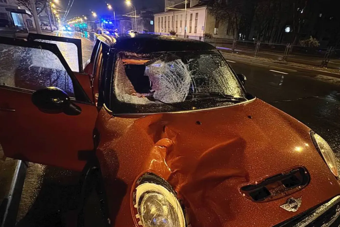 Смертельный наезд на Орловской: пешеход попал под колеса Mini Cooper