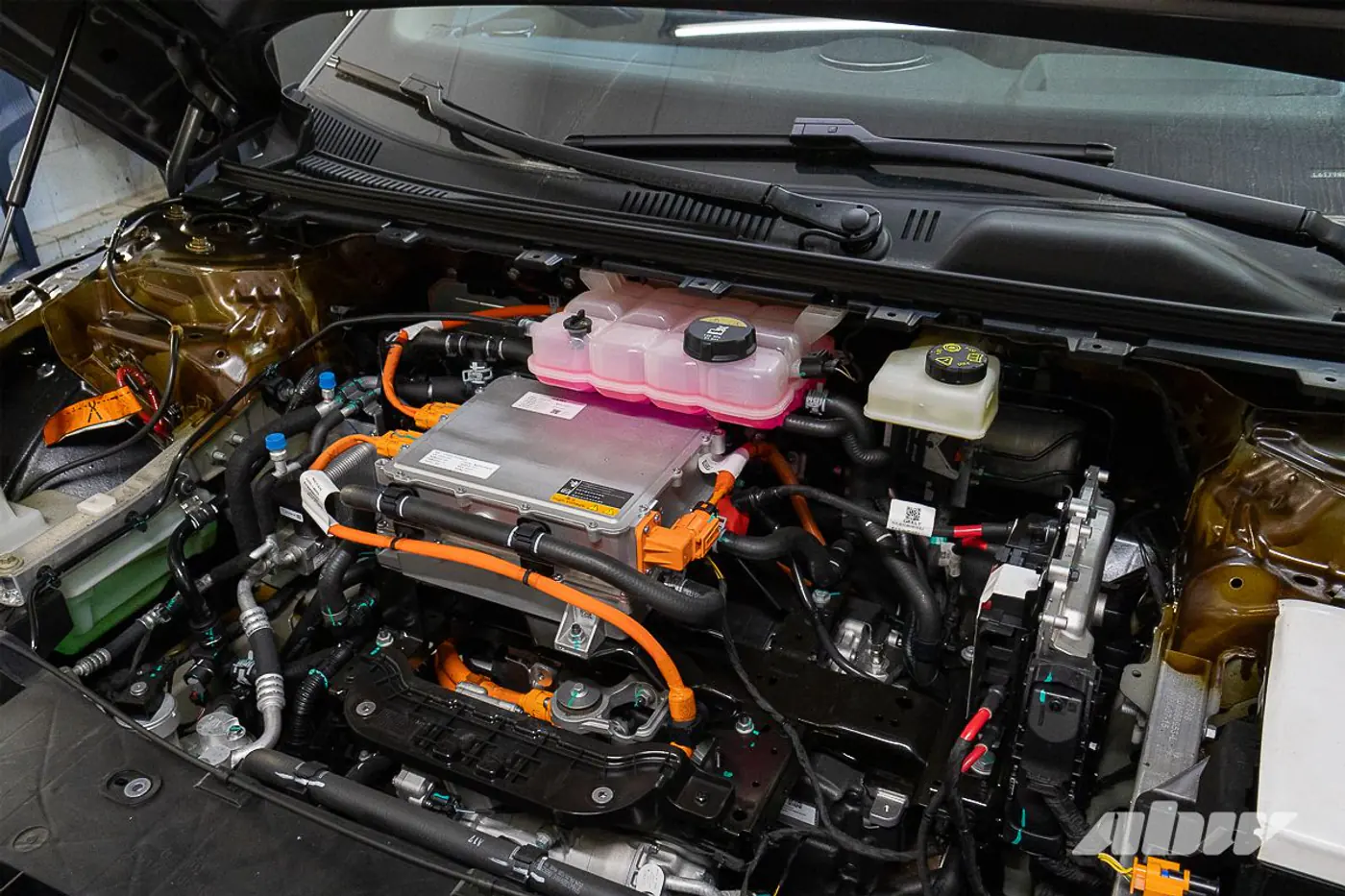 Интересные решения: «разборка» Geely E8
