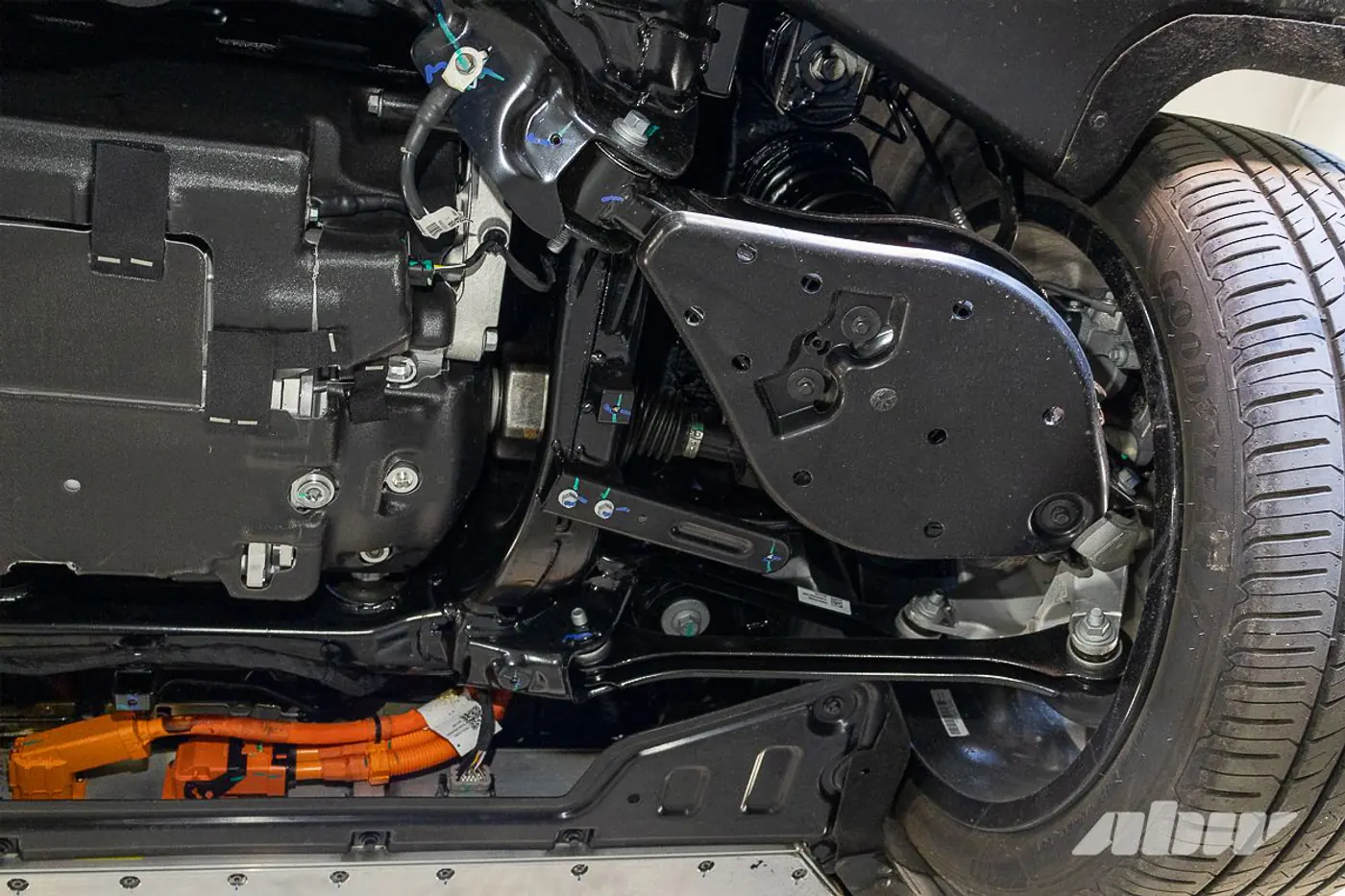 Интересные решения: «разборка» Geely E8