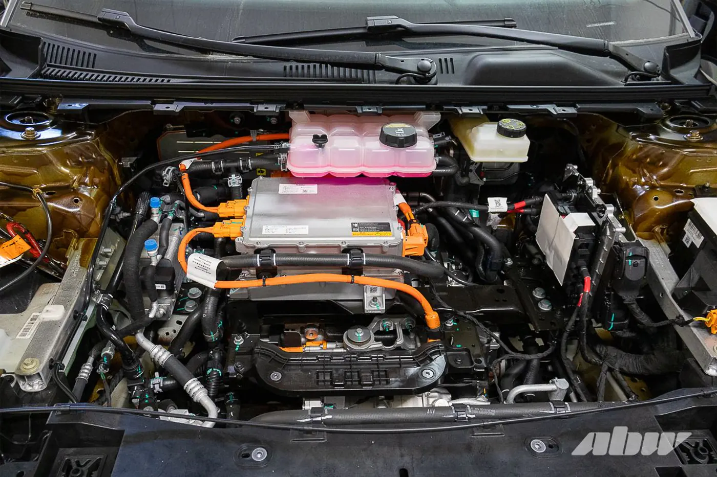 Интересные решения: «разборка» Geely E8