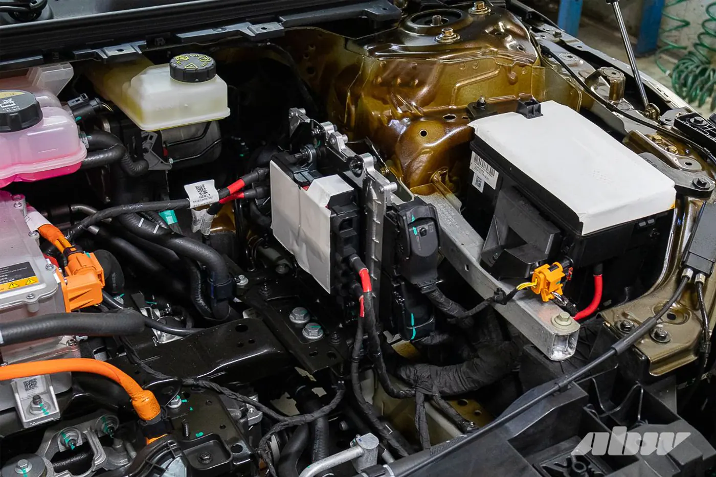 Интересные решения: «разборка» Geely E8
