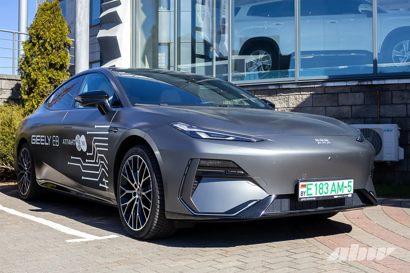Интересные решения: «разборка» Geely E8