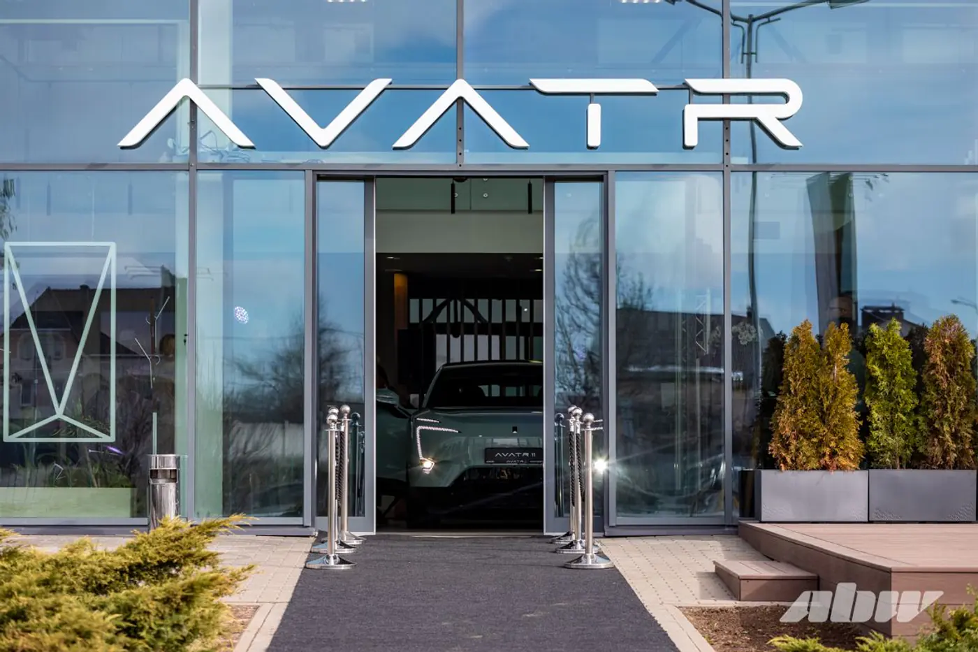 Теперь и официальный Avatr: в Минске представили новый бренд