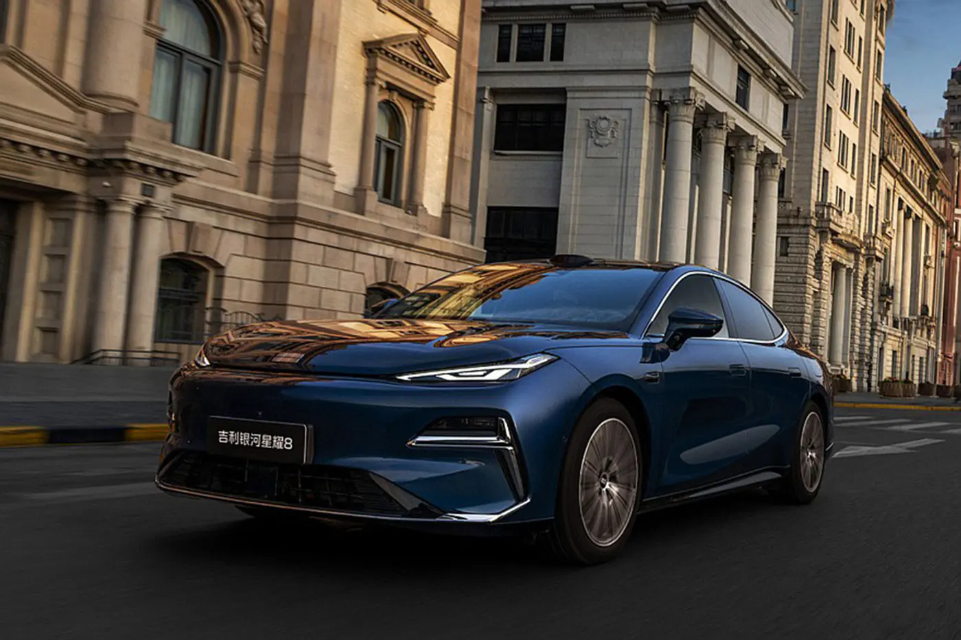 Geely открыла продажи новой модели Galaxy Starshine 8 в Китае