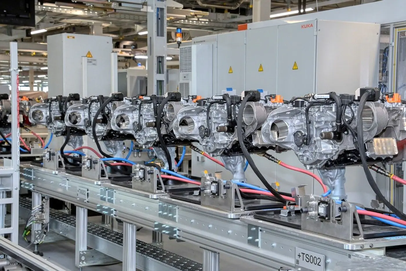 «Новый класс» электромобилей от BMW: 800 вольт и суперкомпьютеры