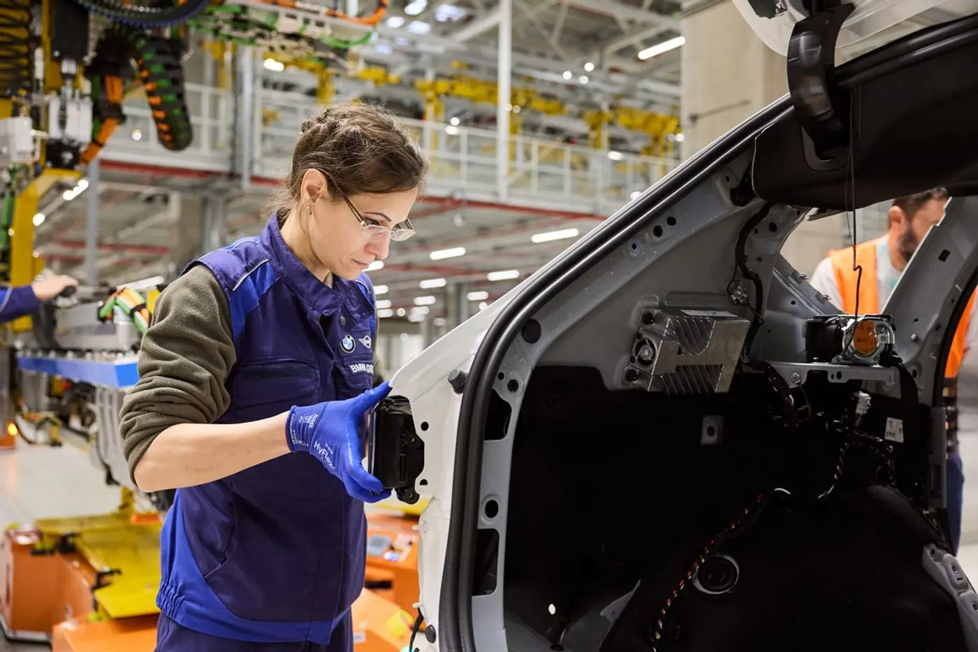«Новый класс» электромобилей от BMW: 800 вольт и суперкомпьютеры