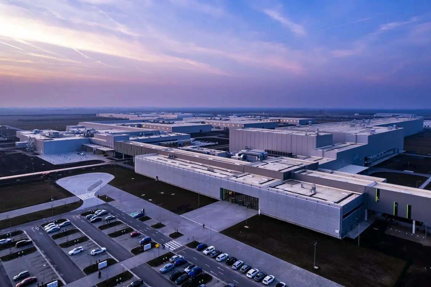 «Новый класс» электромобилей от BMW: 800 вольт и суперкомпьютеры