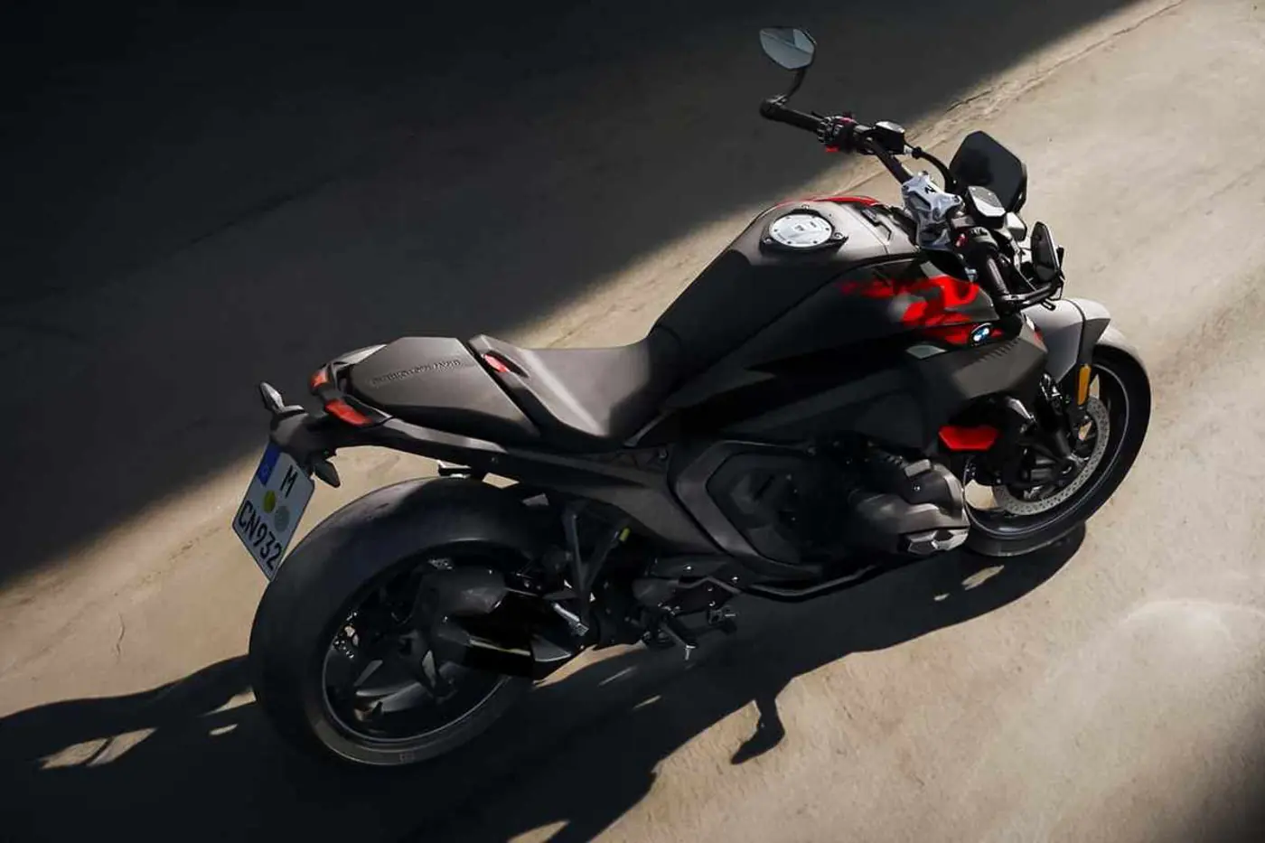 Родстер BMW R 1300 R стал самым мощным серийным мотоциклом с оппозитным двигателем