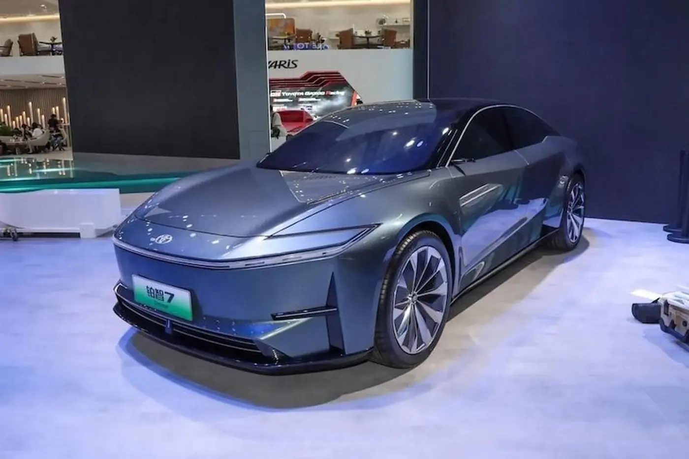 Toyota покажет в Шанхае новый бизнес-седан, он станет конкурентом Tesla Model 3 и Xiaomi SU7