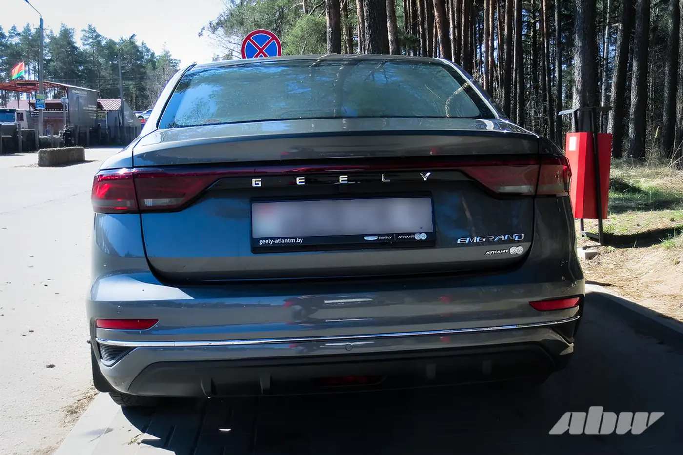 Geely_Emgrand_сзади