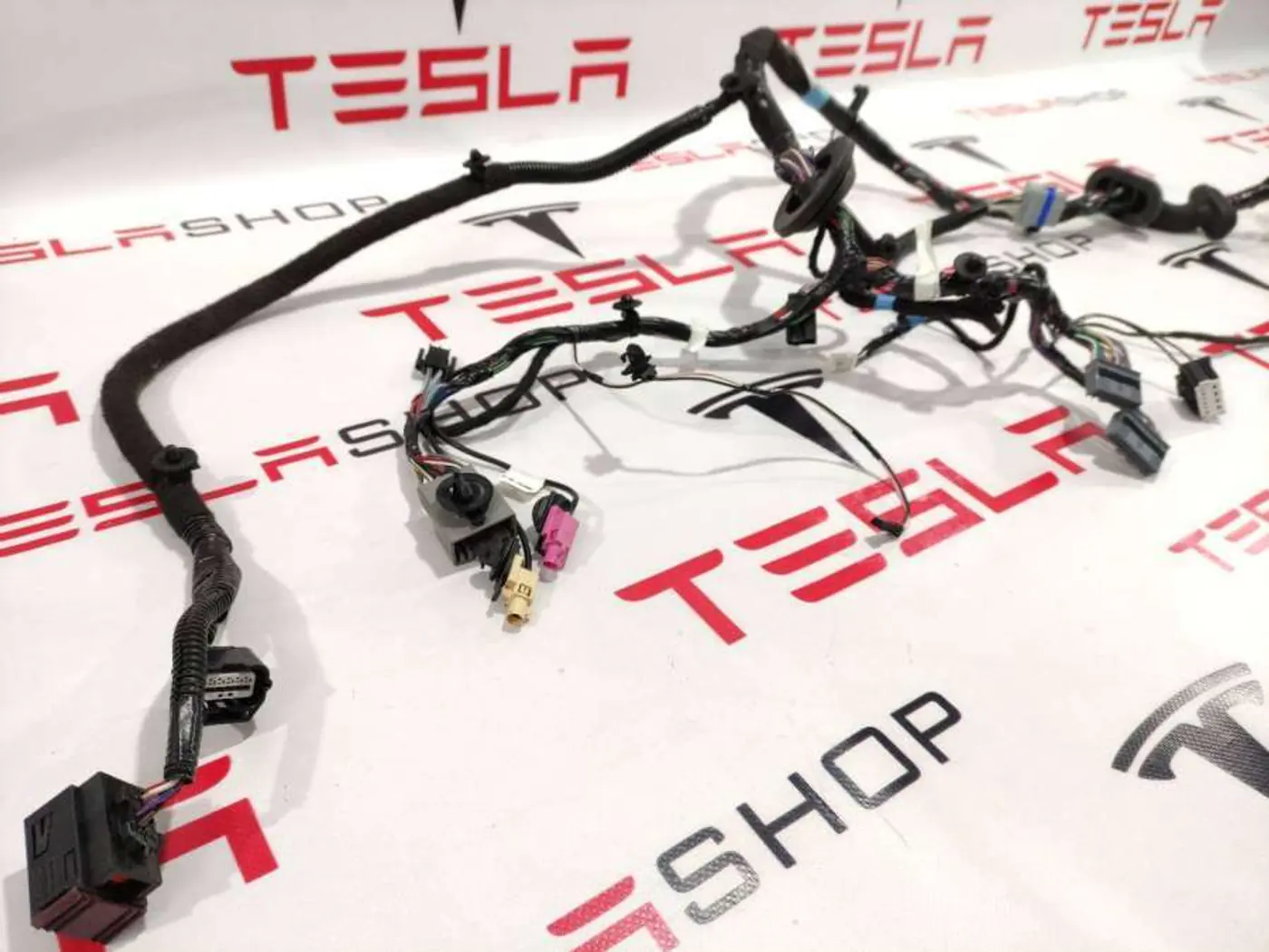 Проводка двери к Tesla Model S 2015