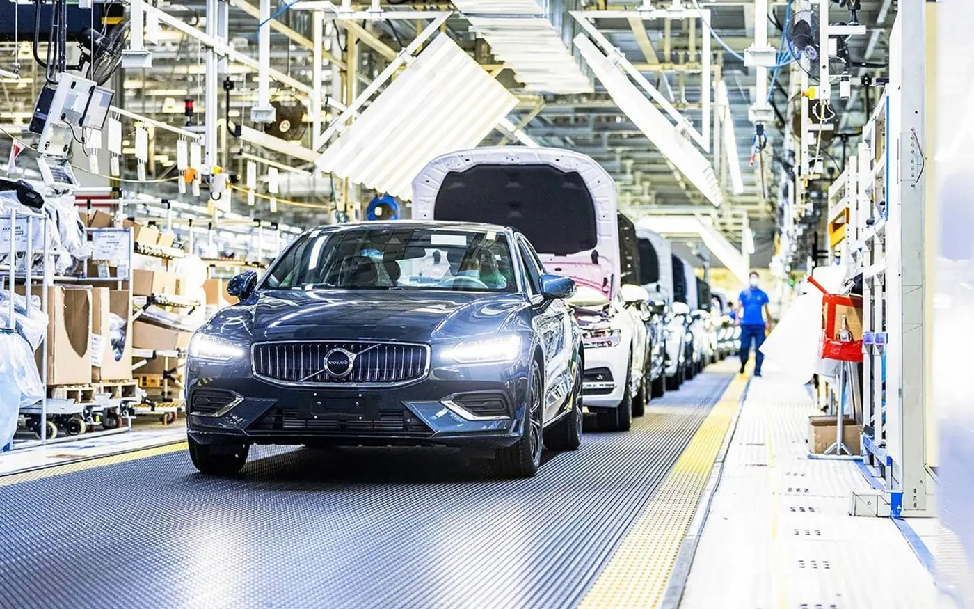 Volvo вынуждена сократить расходы на $1,87 млрд