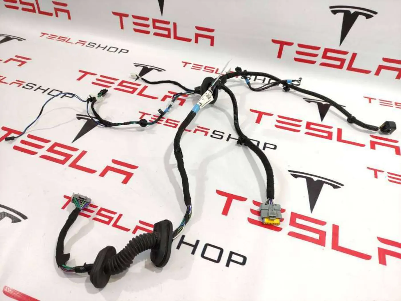 Проводка двери к Tesla Model S 2016