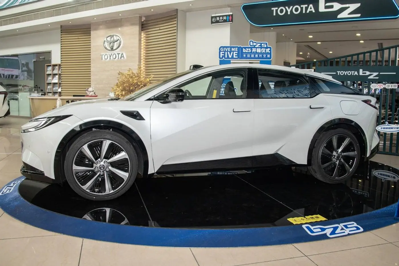 Шанхайский экспресс: «немцы» и «японцы» на выставке Auto Shanghai 2025