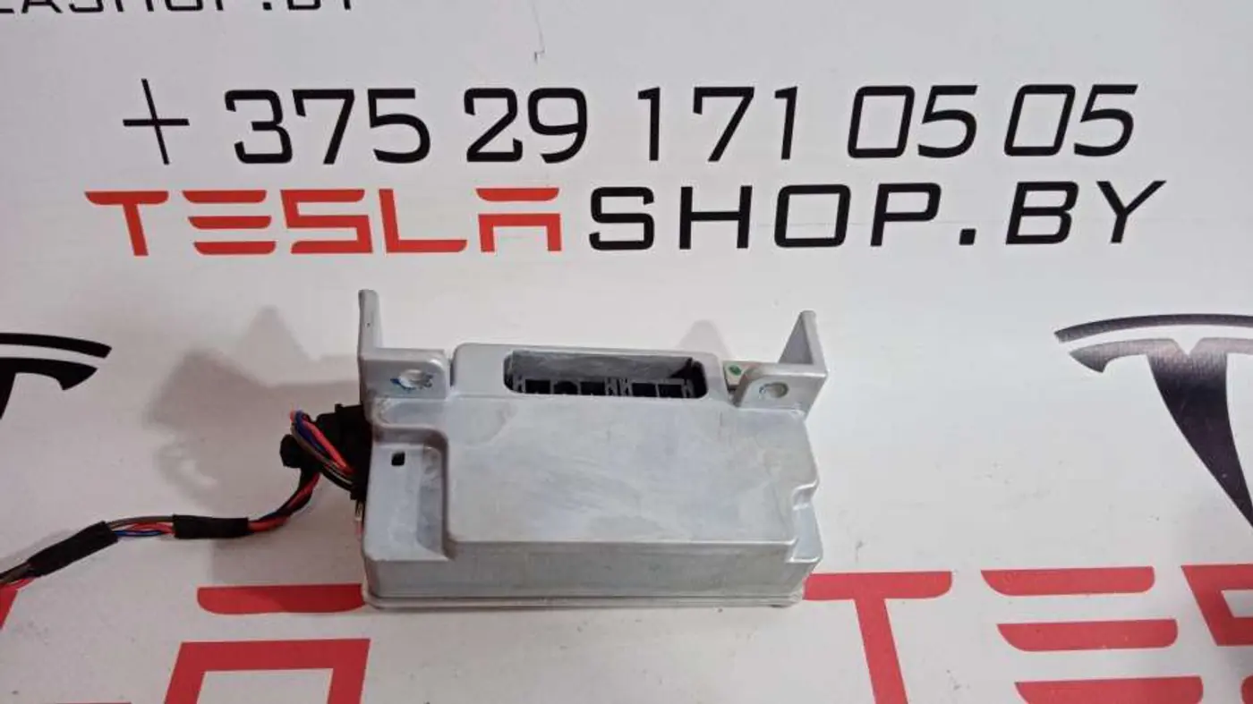 Блок реле к Tesla Model S 2015