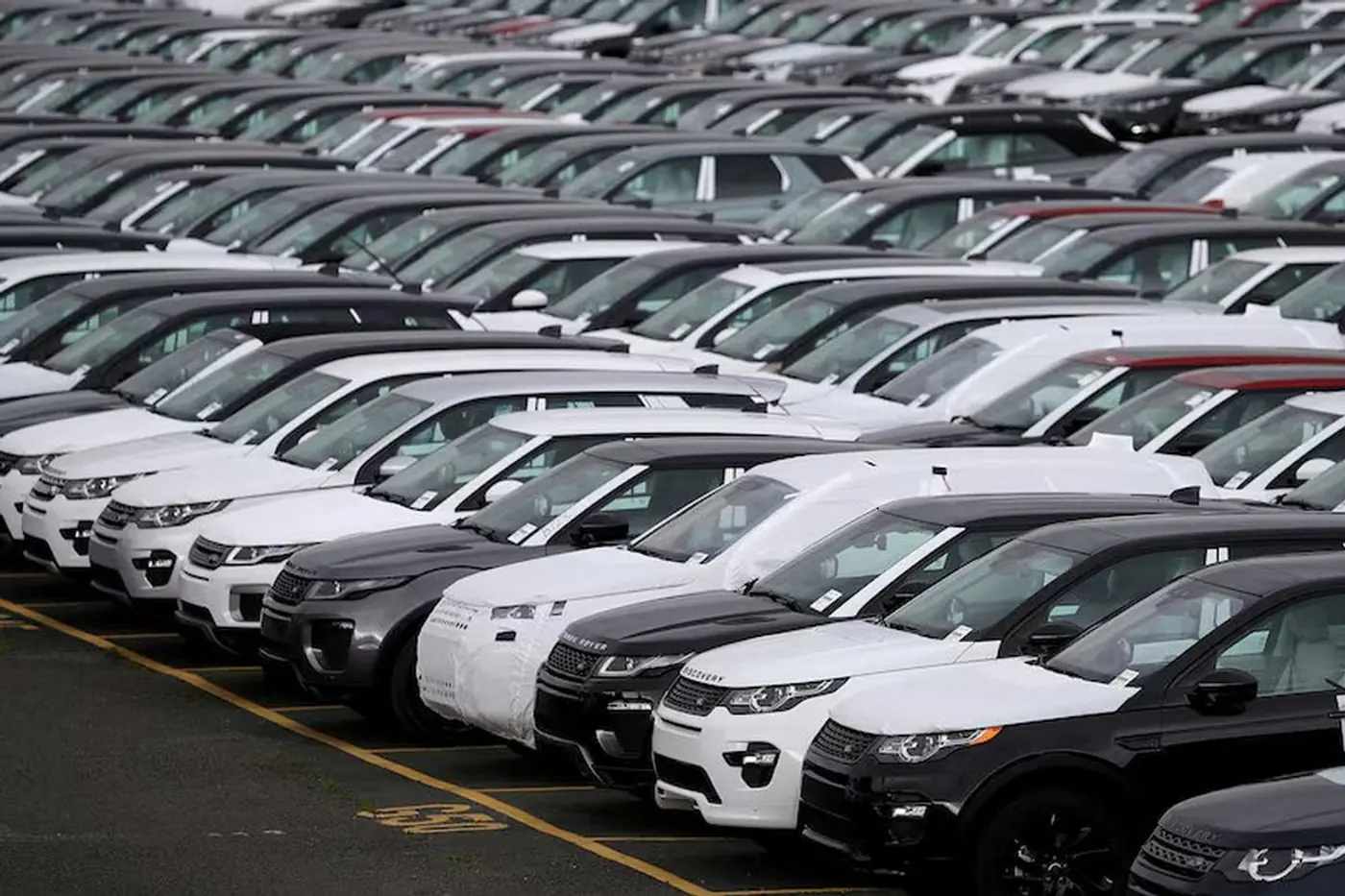 JLR возобновила поставки автомобилей в США, несмотря на тарифы