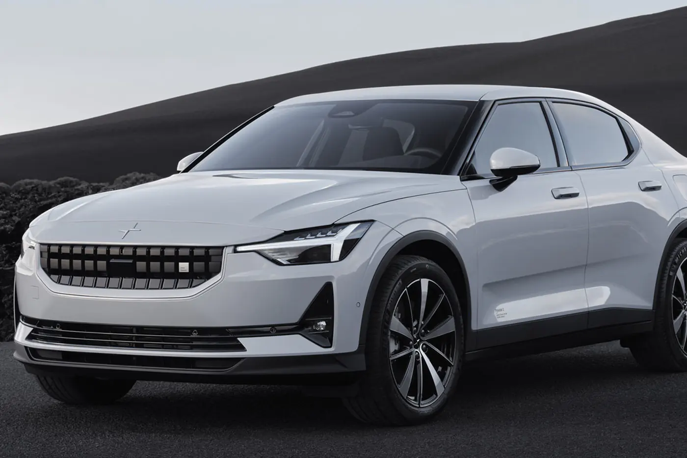 Polestar отзывает почти 30 тысяч машин из-за дефекта камеры заднего вида