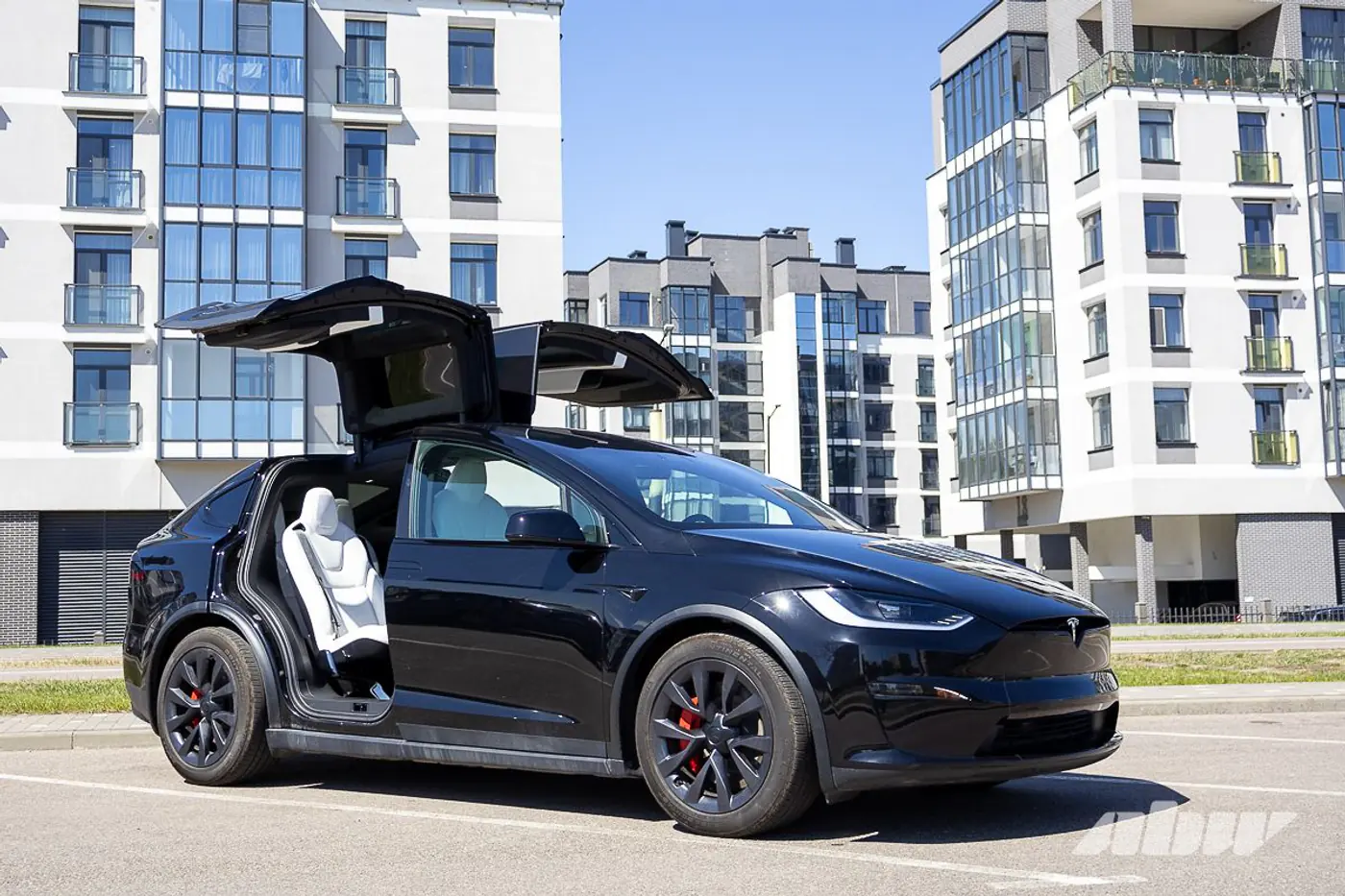 Искажатель реальности: тест Tesla Model X Plaid с пробегом