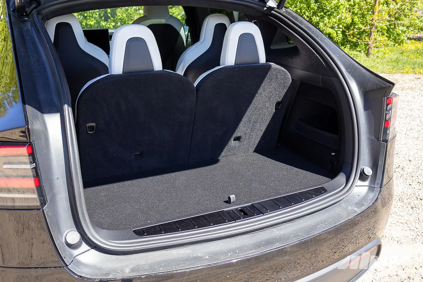 Искажатель реальности: тест Tesla Model X Plaid с пробегом