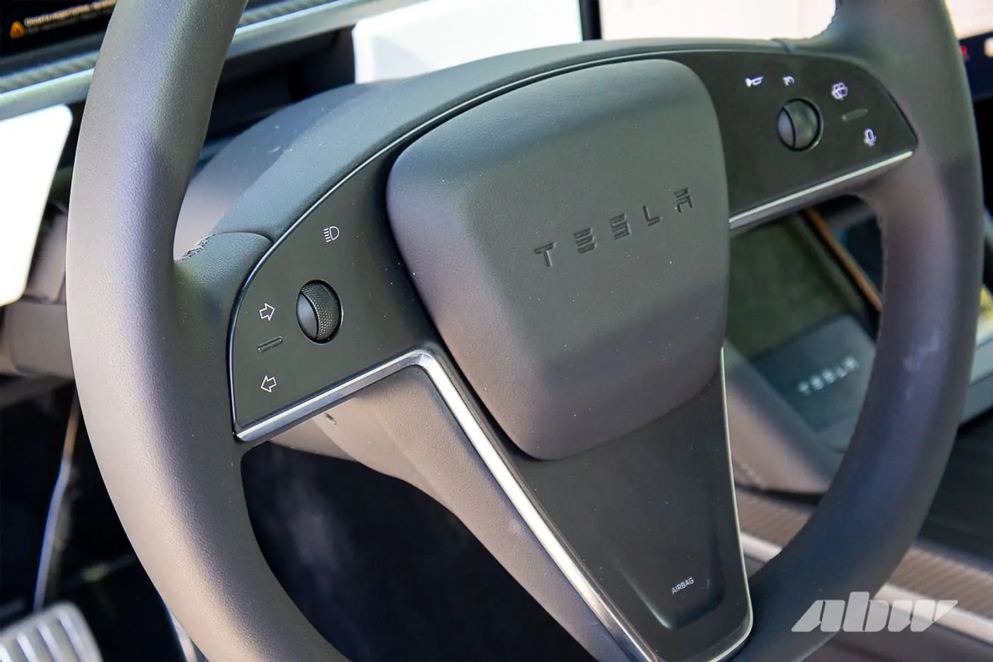 Искажатель реальности: тест Tesla Model X Plaid с пробегом