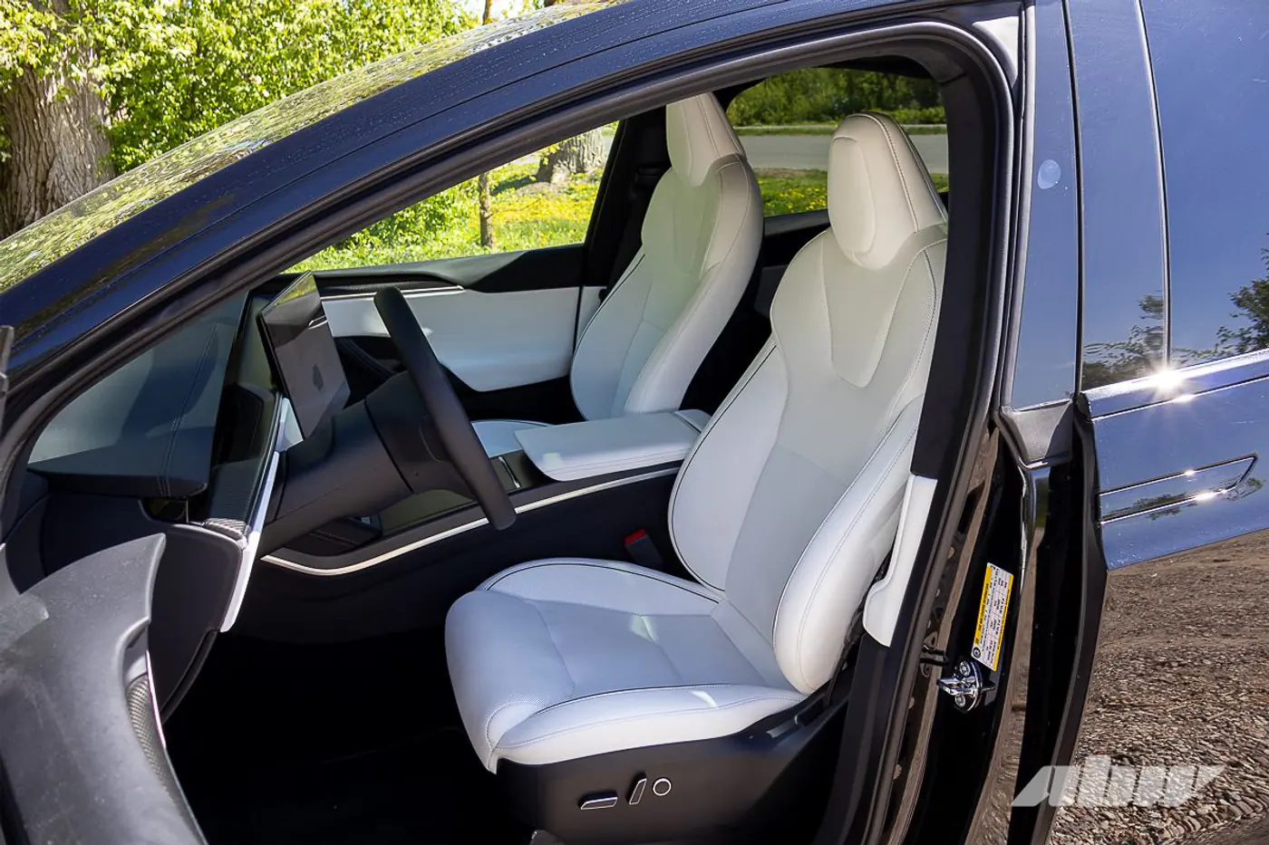 Искажатель реальности: тест Tesla Model X Plaid с пробегом