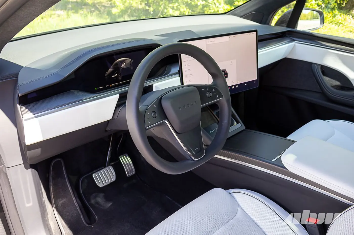 Искажатель реальности: тест Tesla Model X Plaid с пробегом