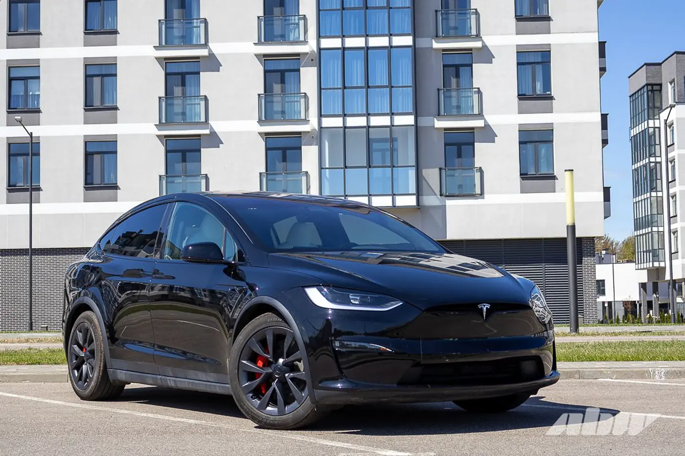 Искажатель реальности: тест Tesla Model X Plaid с пробегом
